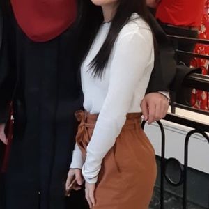 🔥 White shirt with black lettuce detailing